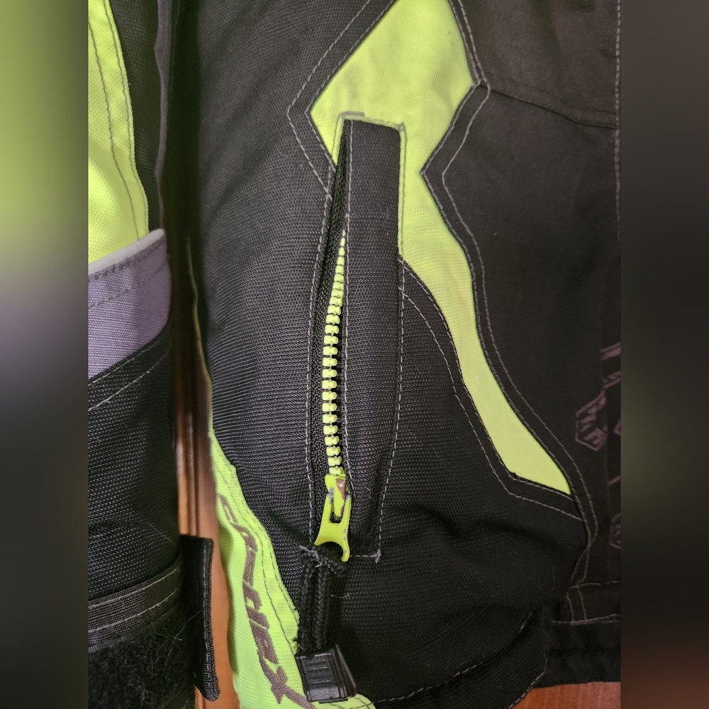 Youth Bolt Castle Jacket - Picture 2 of 16